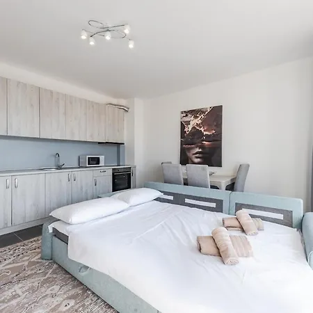 Serene Haven Talea By Pikhost شقة